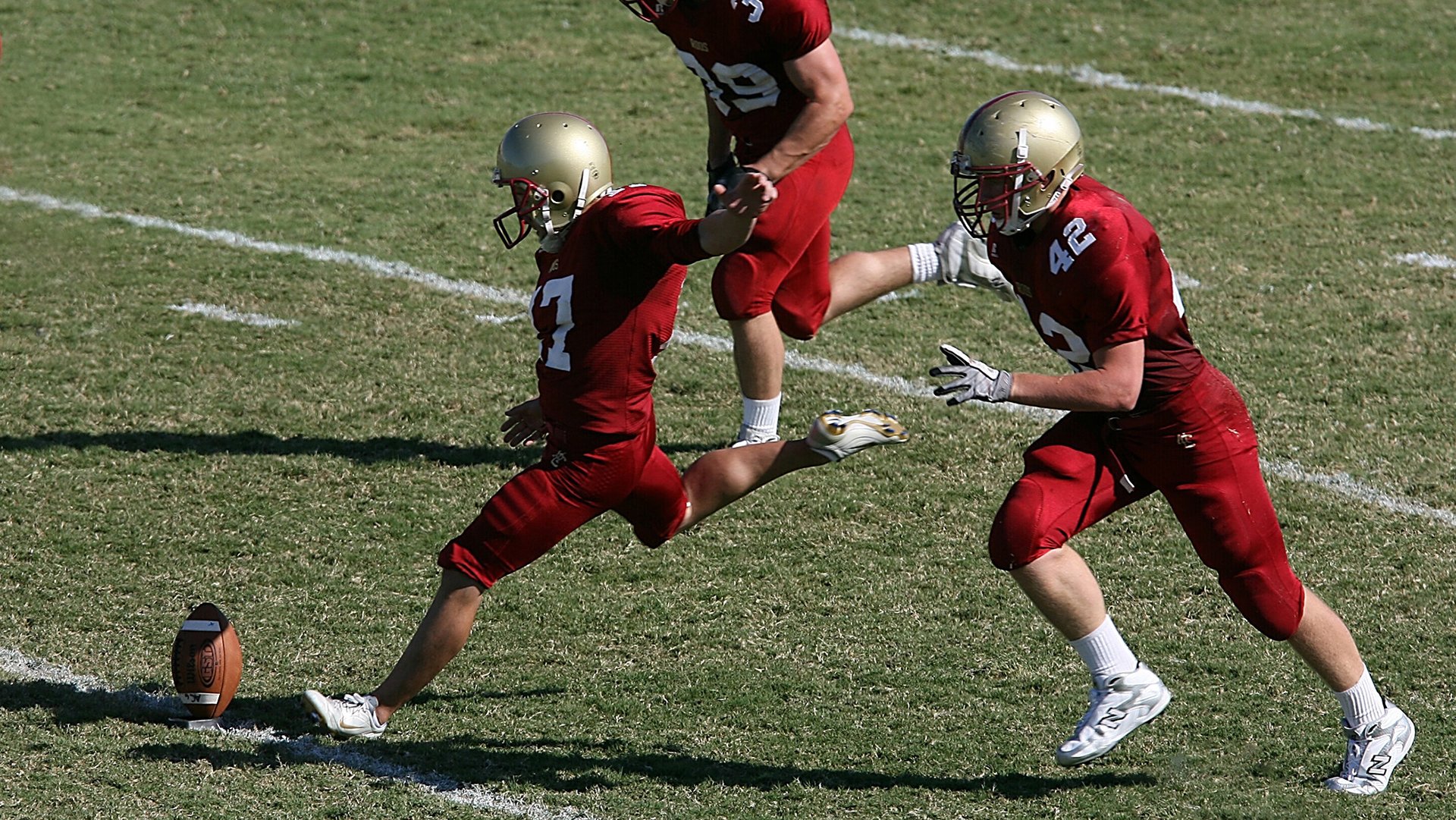 田径赛场焦点!法国队对阵俄罗斯队,豪门翻车,赛后引发巨大争议