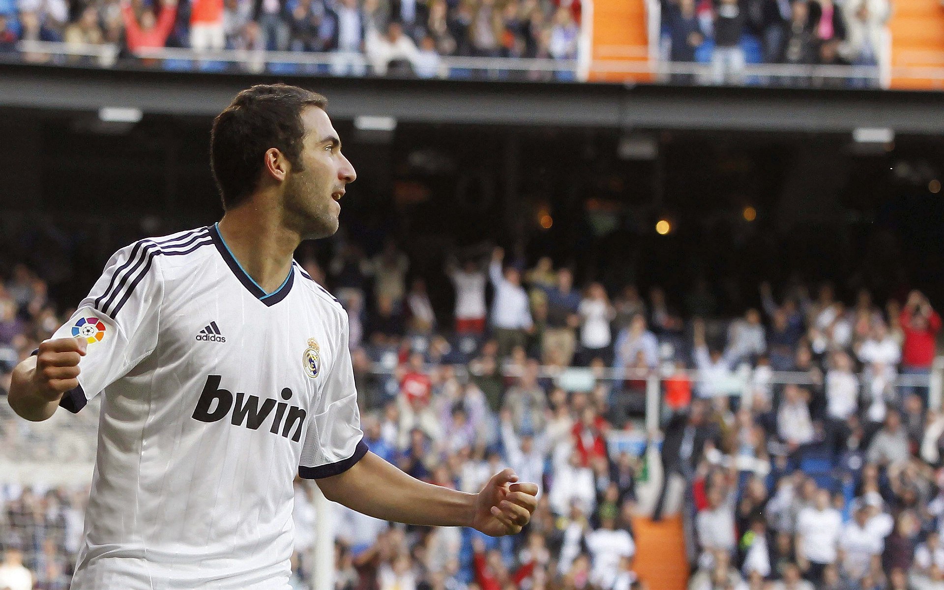 足球最新战报！阿根廷队迎战荷兰队，强强对话引爆全球球迷关注