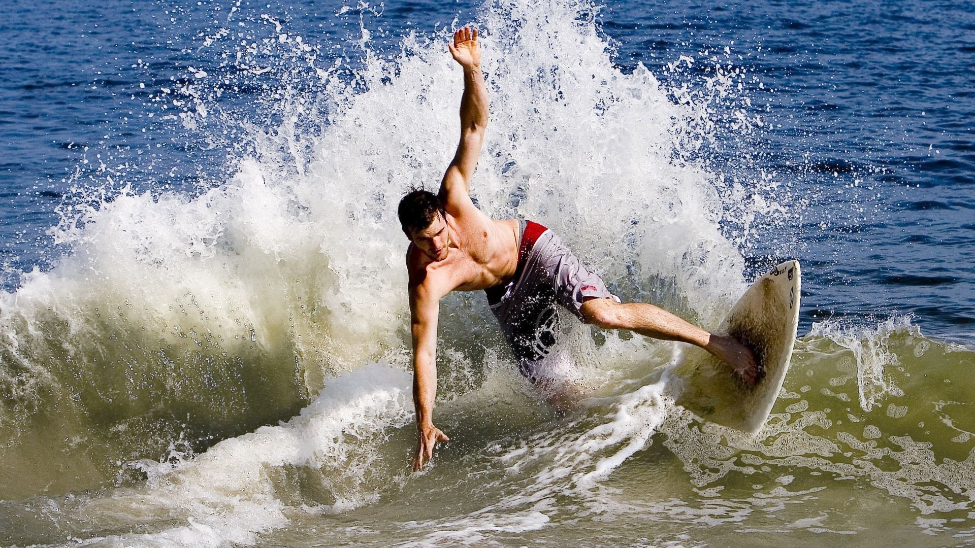 肖若腾赛后谦逊发言登热搜，多特蒙德血战广东男篮引发热议